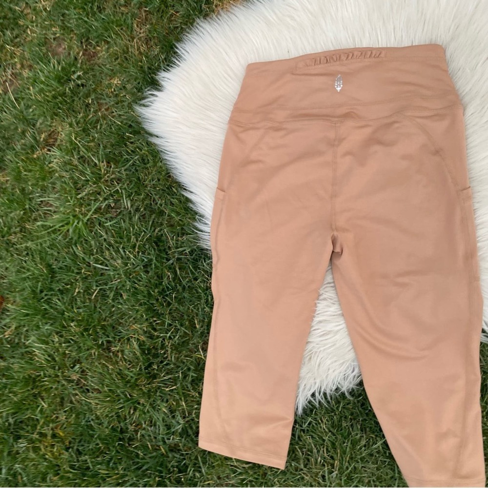 Free People movement nude tan cropped leggings medium - Picture 3 of 4